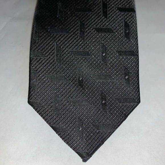Joseph Abboud - two tone black hatch patterned 100% silk tie. - Picture 2 of 8